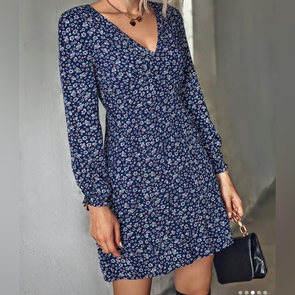 🌟HP🎉 Floral V-Neck Long-Sleeve Dress